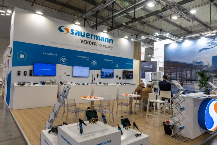 Sauermann digital manifolds on display plinths with product wall at MCE 2026