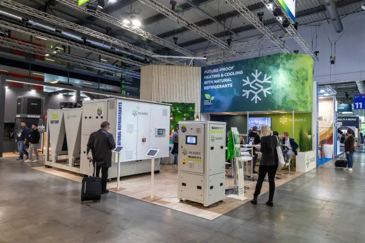 Skadec stand with R290 heat pumps and natural refrigerant theme