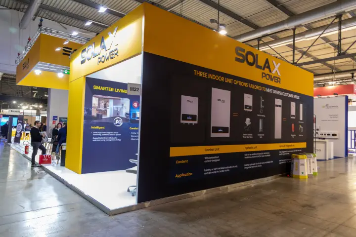 SolaX Power wall explaining three indoor unit options for heat pumps