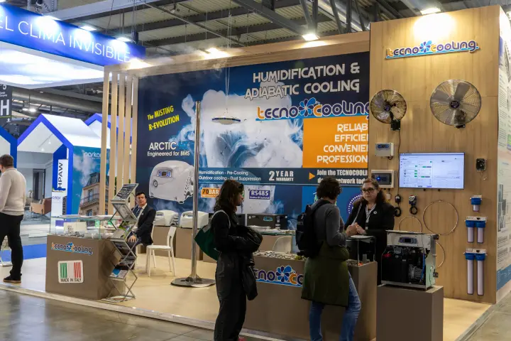 Tecnocooling stand with live misting demo and ARCTIC HT humidification units at MCE 2026