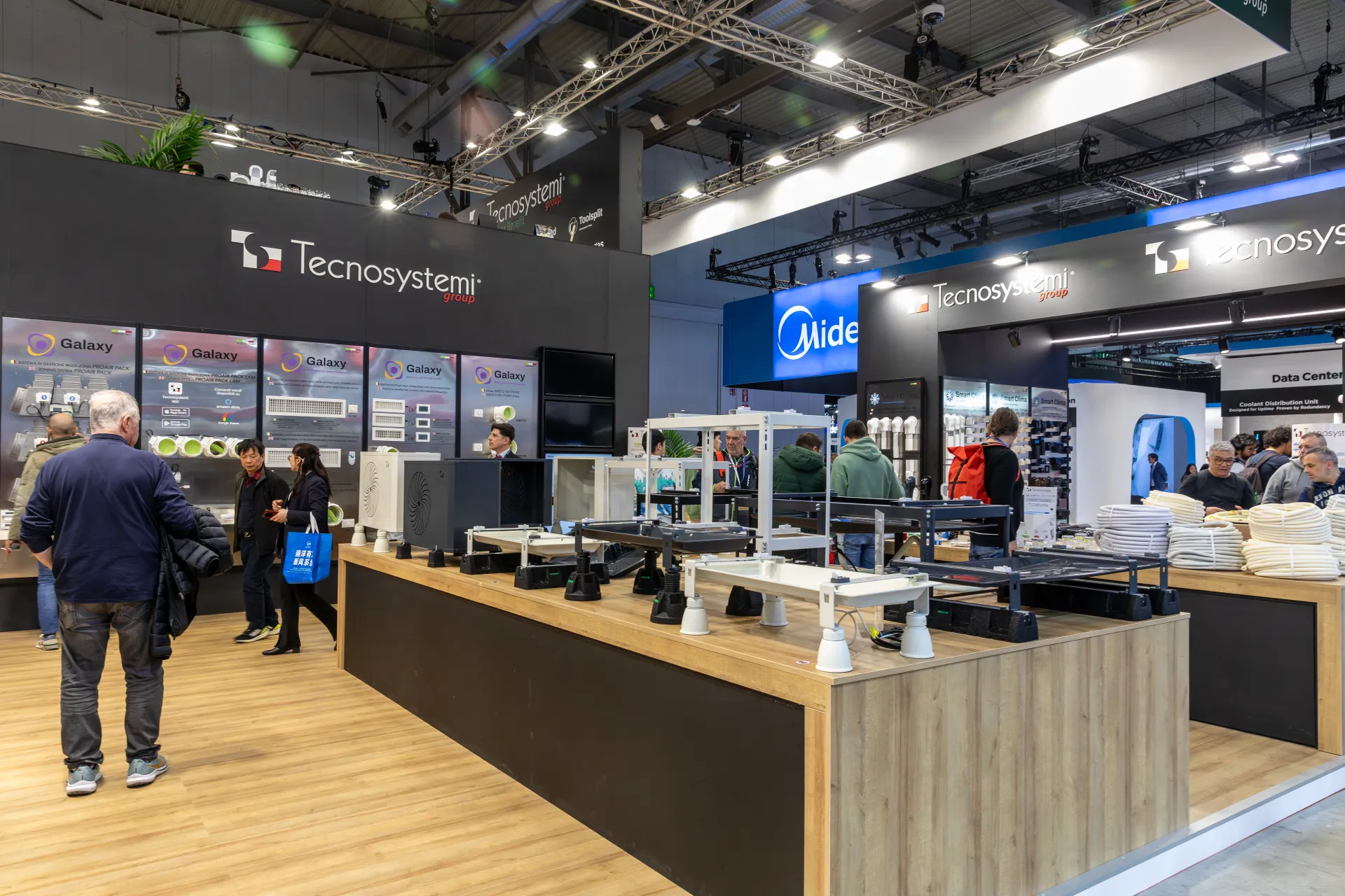 Tecnosystemi stand with outdoor unit mounting stands and Galaxy panels at MCE 2026