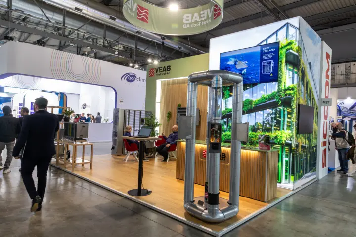 VEAB Heat Tech stand with duct heaters in a looped circular duct display at MCE 2026