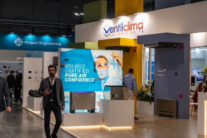 Ventilclima fan coil display with 'VDI 6022 certified' lightbox at MCE 2026