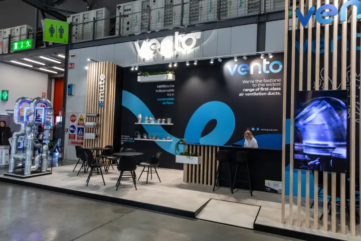 Vento duct stand with black wall, wood slats and duct sculpture at MCE 2026