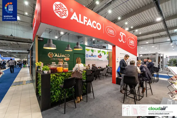 Alfaco and Carel stand with juice bar and plant-covered counter at Warsaw HVAC Expo 2024