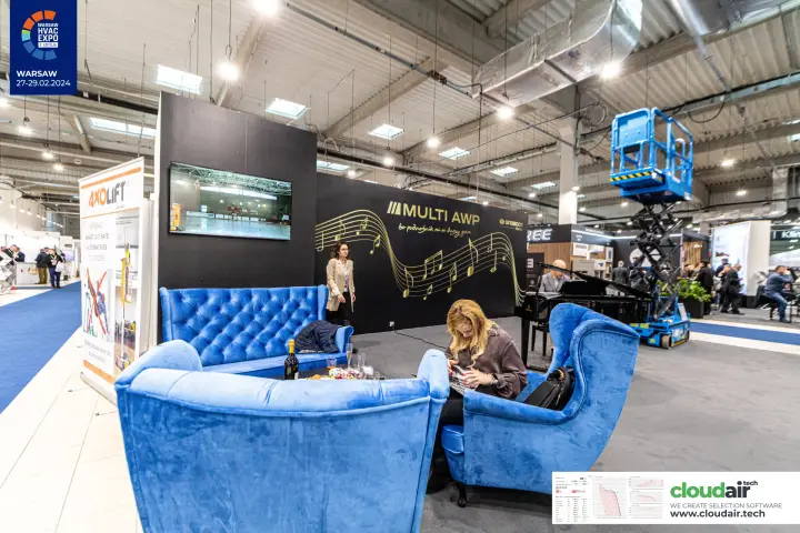 Blue velvet lounge on the Multi AWP stand with an Axolift roll-up and scissor lift at Warsaw HVAC Expo 2024