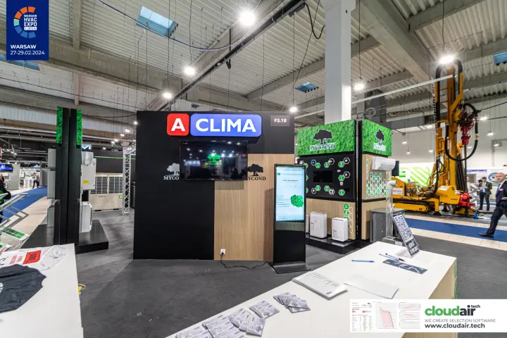 A Clima back wall with touchscreen kiosk and Mycond display columns