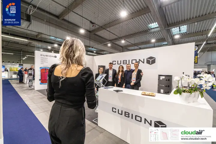 Cubion stand seen from the aisle during a team photo at the counter at Warsaw HVAC Expo 2024