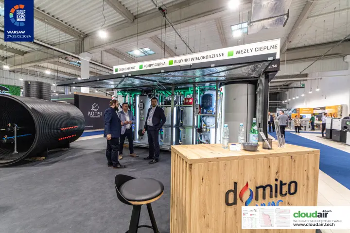 Domito HVAC counter before an open plant-room container with heat pumps at Warsaw HVAC Expo 2024