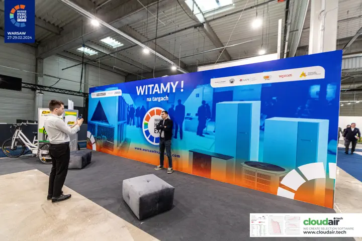 Fair welcome wall reading "WITAMY !" used as a photo spot