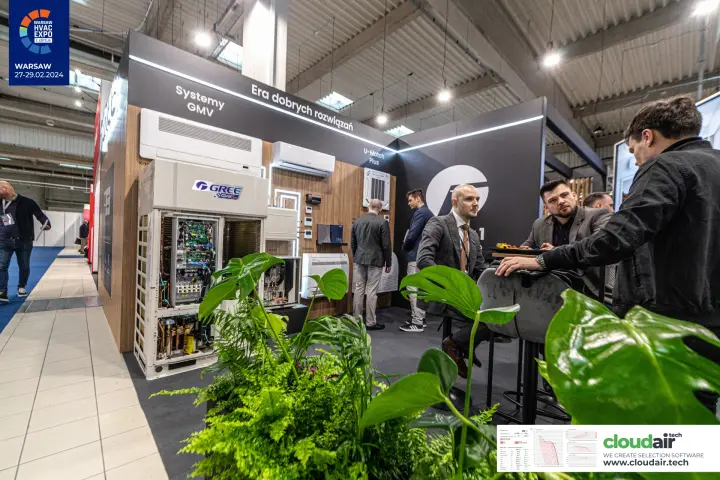 Gree GMV outdoor unit with open front panel under the 'Era dobrych rozwiązań' fascia at Warsaw HVAC Expo 2024
