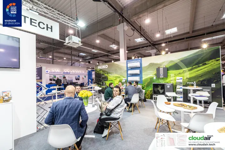 Heiko lounge with visitors in front of the green landscape wall at Warsaw HVAC Expo 2024