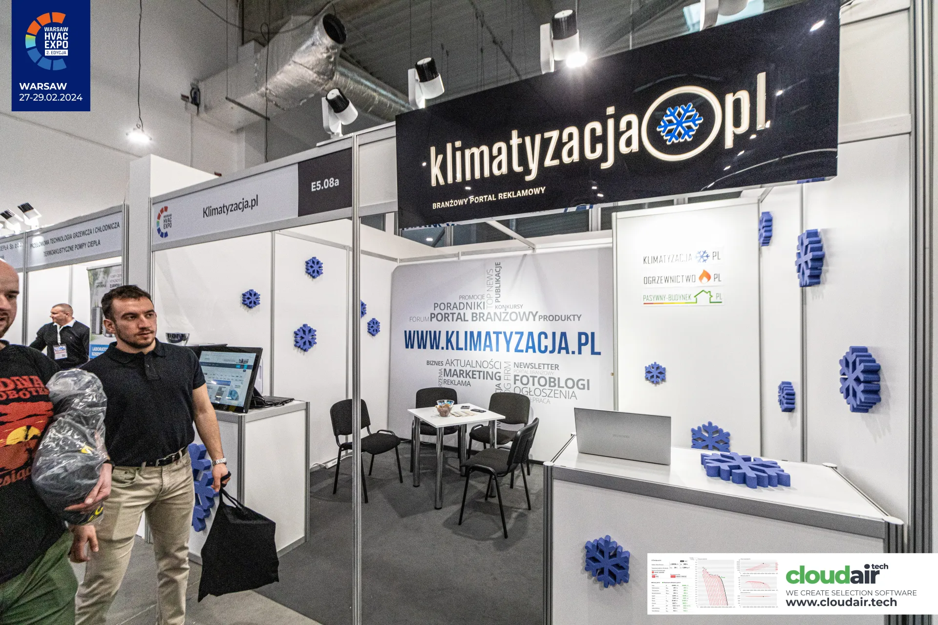 Klimatyzacja.pl portal stand with foam snowflakes and lit fascia at Warsaw HVAC Expo 2024