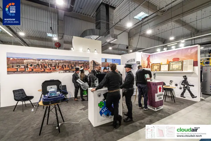 Krajowa Izba Kominiarzy stand with rooftop panorama and 'SZCZĘŚCIE TUTAJ' pillar at Warsaw HVAC Expo 2024