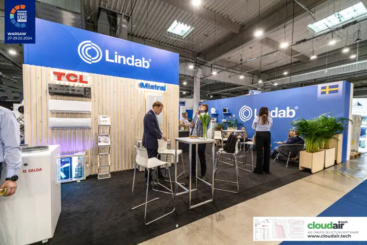Lindab stand with TCL and Mistral air conditioners on a pine slat wall at Warsaw HVAC Expo 2024
