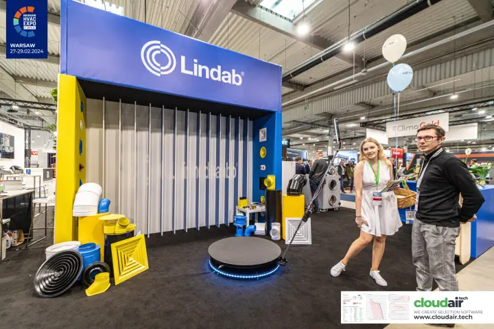 Lindab stand with yellow and blue duct fittings and a 360-degree photo platform at Warsaw HVAC Expo 2024