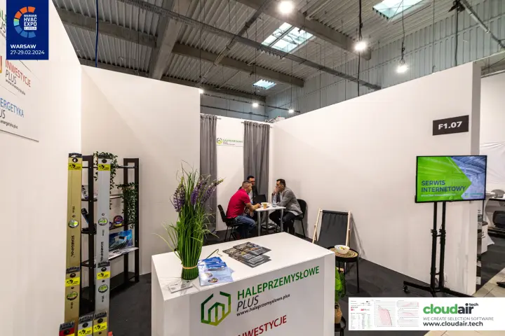 Meeting table at the Haleprzemysłowe Plus stand behind the counter at Warsaw HVAC Expo 2024