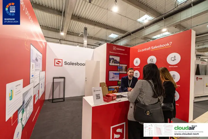 Salesbook stand with 'Co potrafi Salesbook?' feature wall and QR-code counter