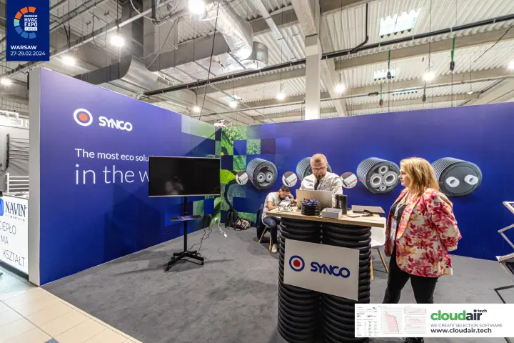 Synco stand with pre-insulated pipe graphics on deep blue walls at Warsaw HVAC Expo 2024