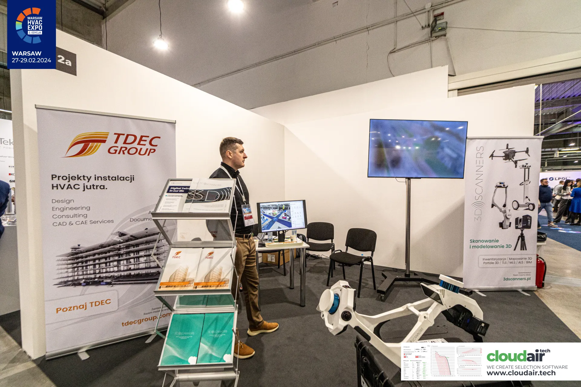 TDEC Group roll-up and 3D Scanners brochures beside a mobile scanner frame at Warsaw HVAC Expo 2024