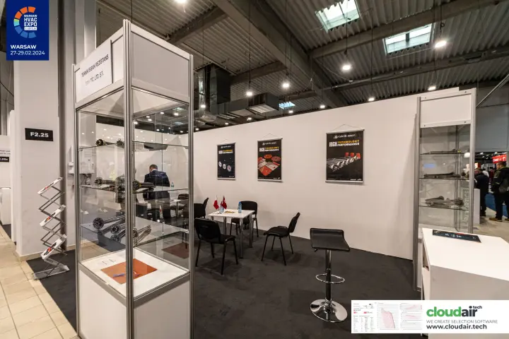 Teknik Isısan stand with glass showcases of electric heating elements