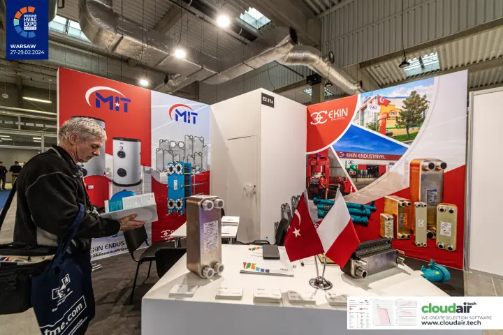 Visitor browsing MIT heat exchanger catalogue at Ekin Endüstriyel at Warsaw HVAC Expo 2024