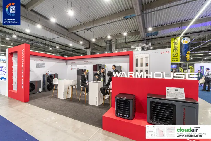 Warmhouse stand E4.08 with heat pump outdoor units on a red plinth