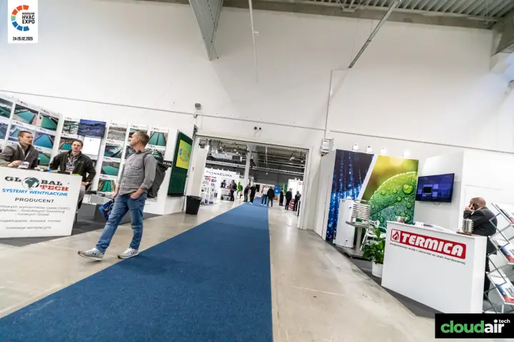 Blue-carpeted aisle between Global Tech and Termica stands at Warsaw HVAC Expo 2026