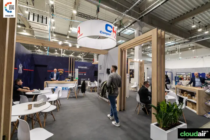 Cooper & Hunter lounge area under oak frames and round hanging banner at Warsaw HVAC Expo 2026