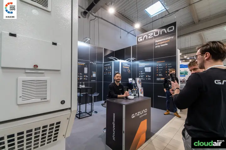 Gazuno stand with coffee counter and heat pump graphics