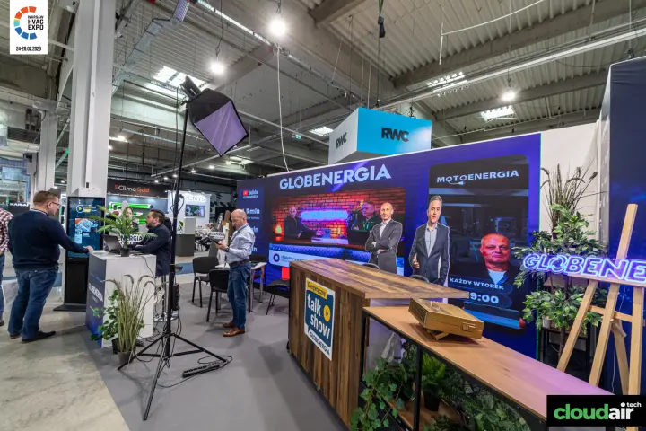 Globenergia talk show set with studio light and Motoenergia panel at Warsaw HVAC Expo 2026