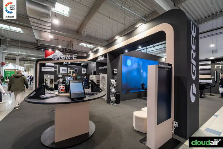 Gree stand with arched black frame, tablet counter and LED wall at Warsaw HVAC Expo 2026