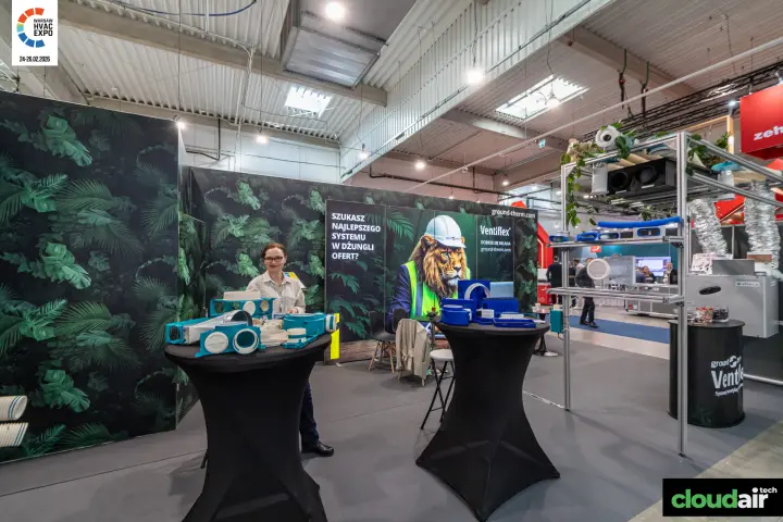 Ground Therm Ventiflex stand with jungle graphics and plenum boxes