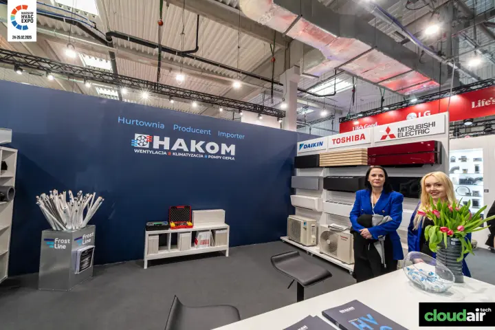 Hakom stand with Frost Line pipes and a multi-brand air conditioner wall at Warsaw HVAC Expo 2026