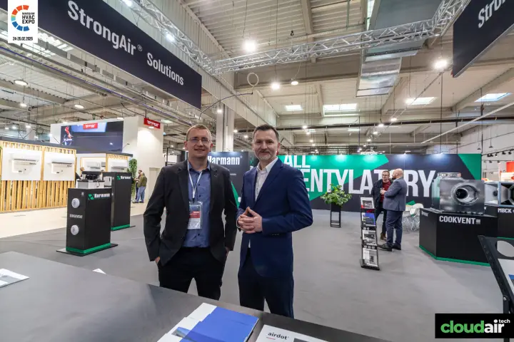 Harmann team at the counter with airdot brochures and Sensovent displays at Warsaw HVAC Expo 2026