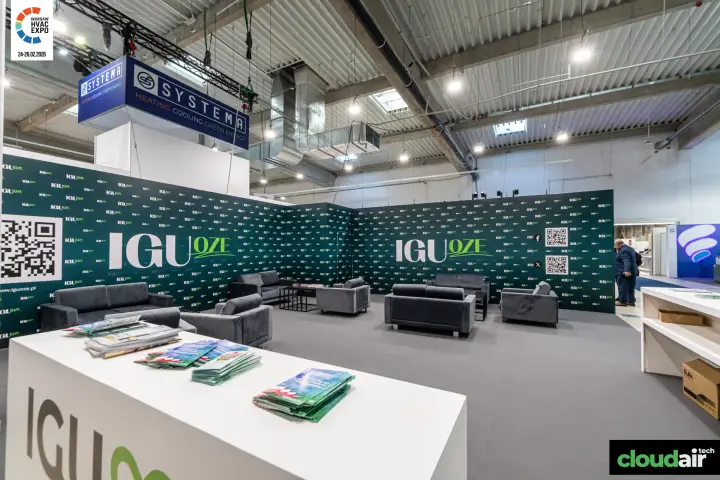 IGU OZE lounge stand with dark green logo walls