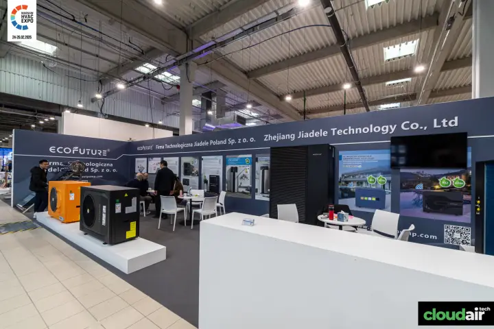 Jiadele stand with R32 and R290 pool heat pump graphics at Warsaw HVAC Expo 2026