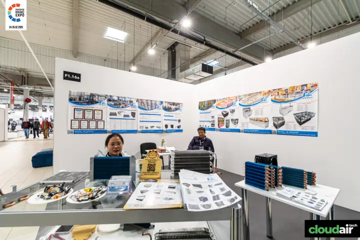 Kerui stand with finned evaporators, condensers and refrigerated display posters