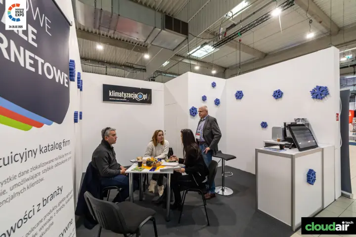 Klimatyzacja.pl industry portal stand with meeting table
