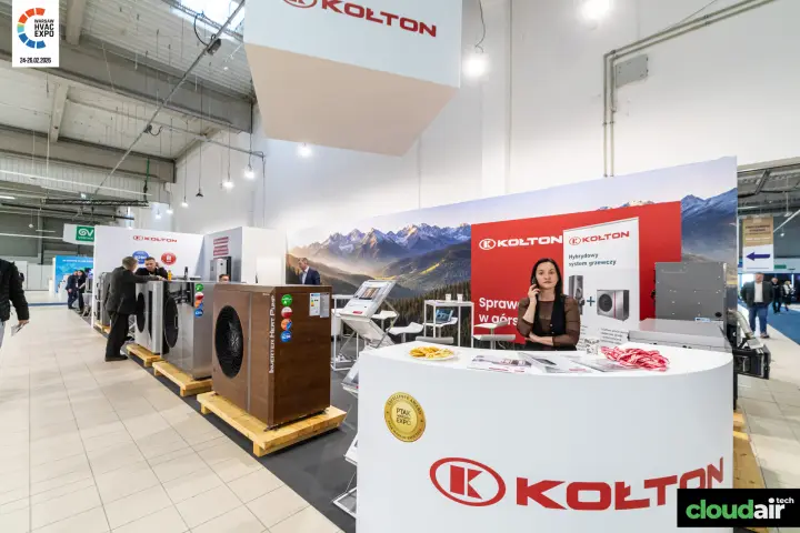 Kołton reception counter with Ptak Warsaw Expo Excellence Award seal at Warsaw HVAC Expo 2026