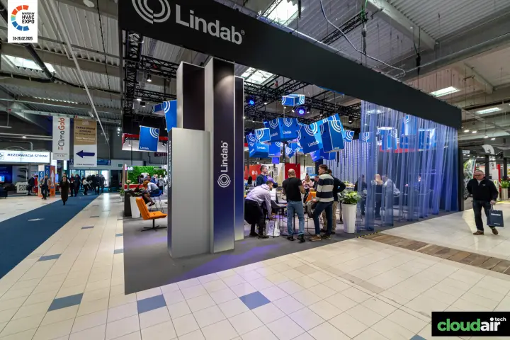 Lindab stand exterior with black fascia and suspended blue logo cubes