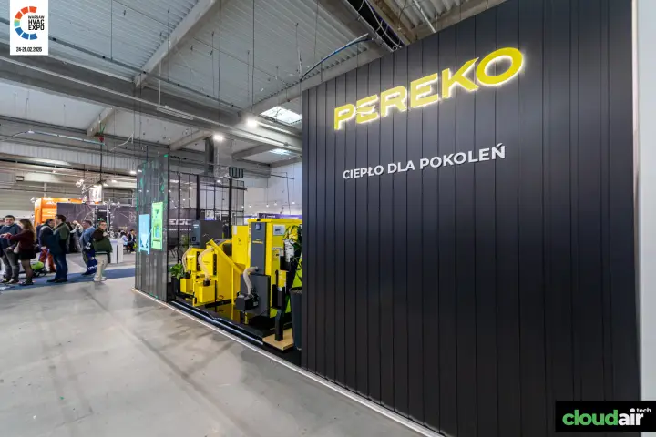 Pereko black slatted wall with backlit logo and "Ciepło dla pokoleń" slogan at Warsaw HVAC Expo 2026