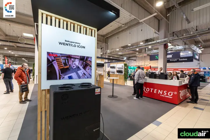 Rotenso Wentilo Icon recuperator in front of a video display