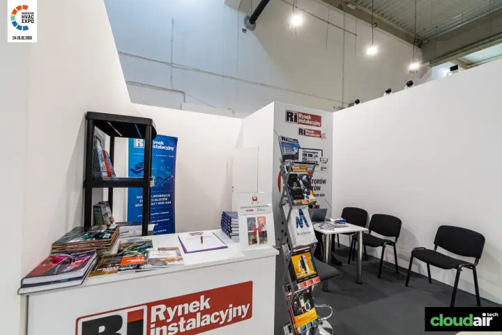 Rynek Instalacyjny trade magazine stand with publications and newsletter sign-up at Warsaw HVAC Expo 2026