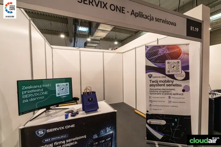 Servix One shell-scheme stand E1.19 promoting a mobile service app at Warsaw HVAC Expo 2026