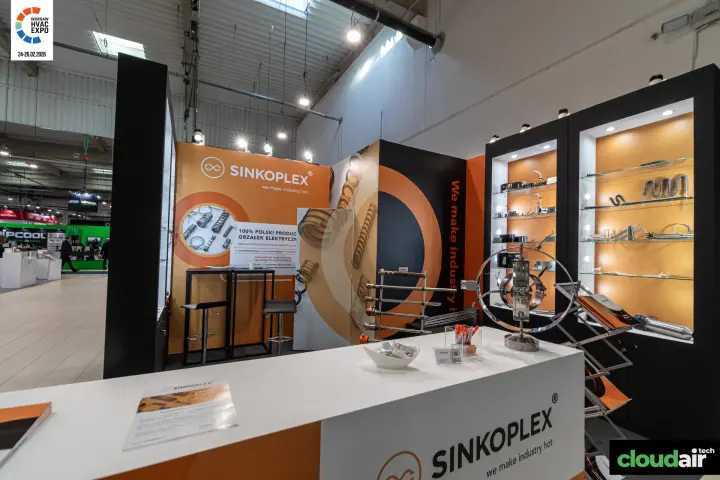 Sinkoplex stand with electric heating elements in lit display cabinets
