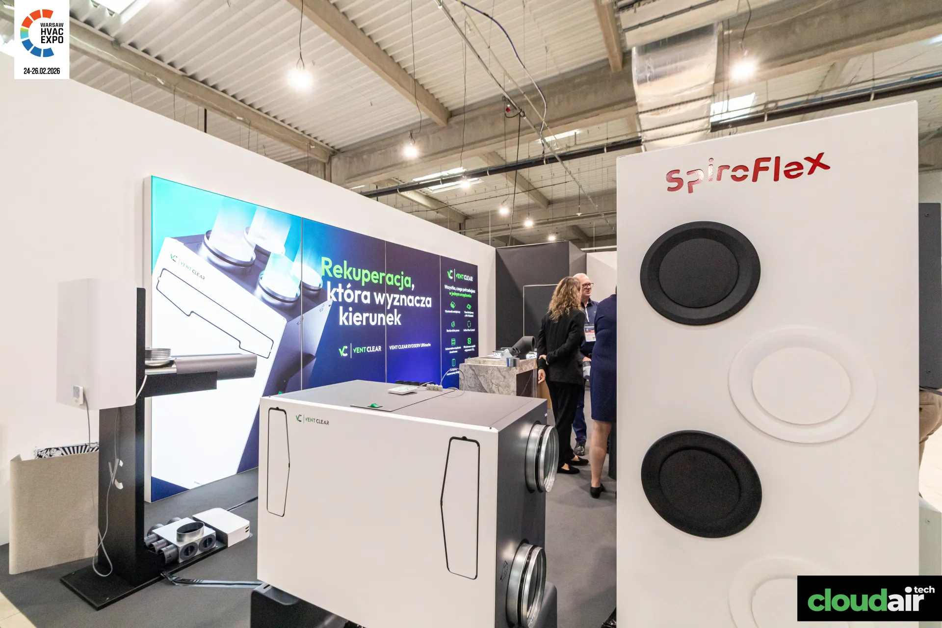 Vent Clear recuperator under the 'Rekuperacja, która wyznacza kierunek' screen at Warsaw HVAC Expo 2026
