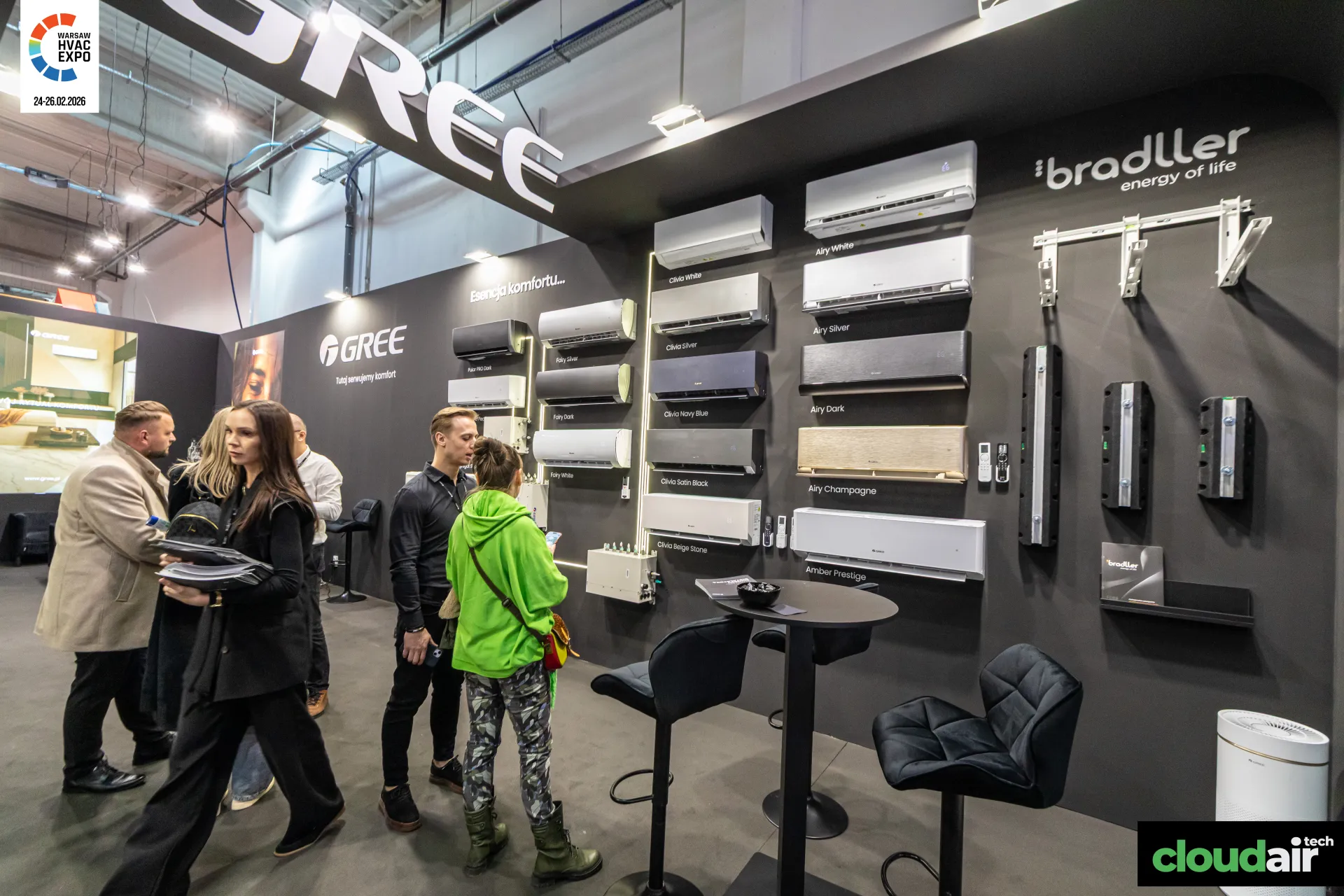 Visitors at the Gree split AC colour wall and Bradller bracket panel at Warsaw HVAC Expo 2026