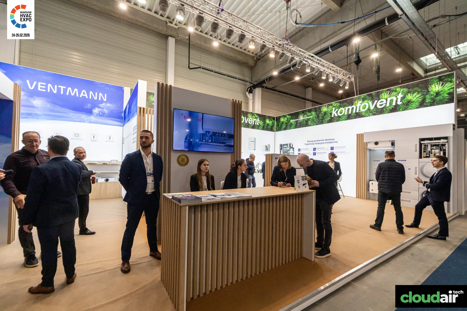 Wood-slat counter between the Ventmann sky wall and the Komfovent stand at Warsaw HVAC Expo 2026